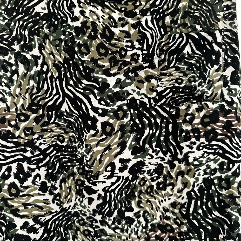 𝅺forever21 Camouflage Racerback In Size Medium - Picture 3 of 3
